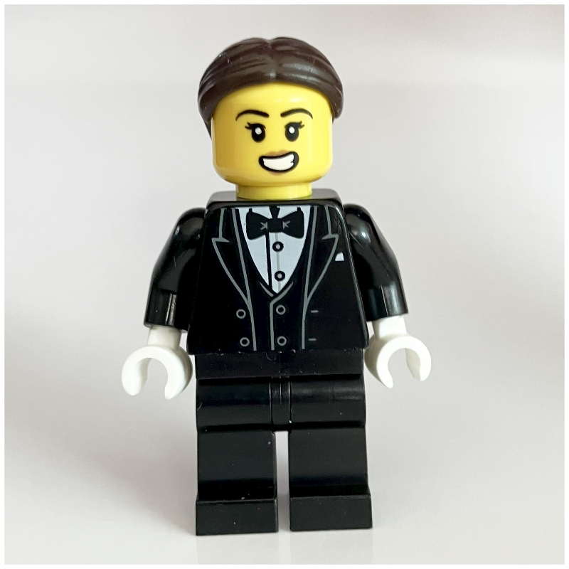 Serveur, smoking noir, cheveux brun foncé (Waiter, Black Tuxedo, Dark Brown Hair)