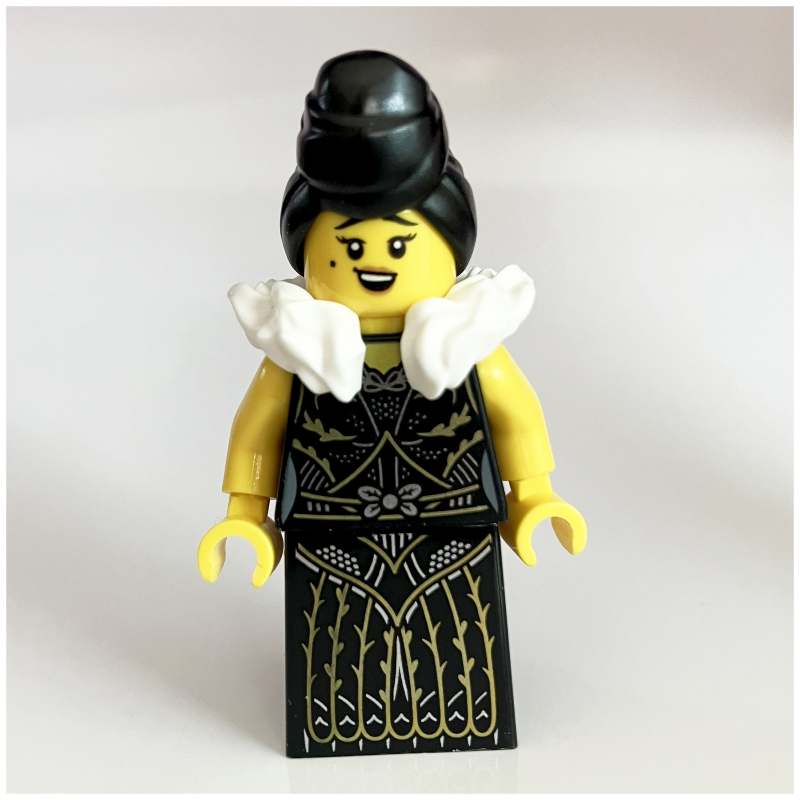 Passager, robe noire, col fourré (Passenger, Black Dress, Furr Collar)