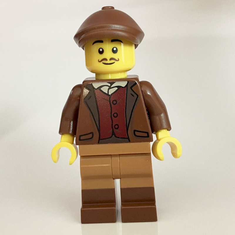 Caméra homme, torse brun rougeâtre, jambes de nougat moyen, casquette brun rougeâtre (Camera Man, Reddish Brown Torso, Medium Nougat Legs, Reddish Brown Cap)