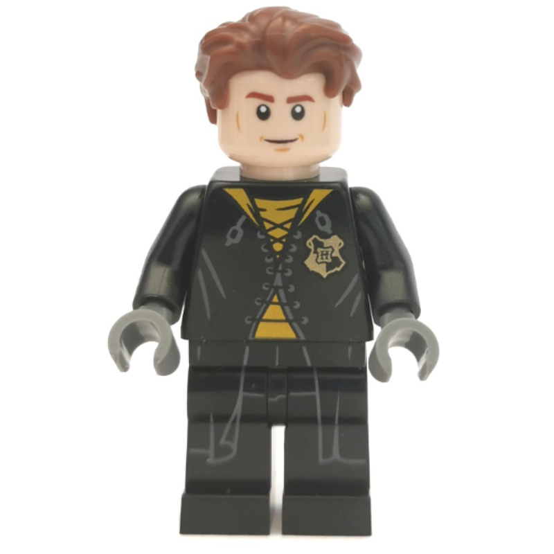 Cédric Diggory, longue robe noire sur chemise jaune, pas de queue de chemise (Cedric Diggory, Long Black Robe over Yellow Shirt, No Shirt Tails)