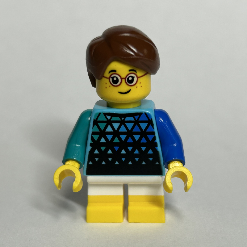 Enfant, torse azur moyen, jambes blanches aux pieds jaunes, cheveux brun rougeâtre (Kid, Medium Azure Torso, White Legs with Yellow Feet, Reddish Brown Hair)