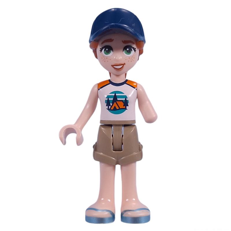 Autumn — camp d'aventure, short beige foncé, casquette bleu foncé (Autumn - Adventure Camp, Dark Tan Shorts, Dark Blue Cap)