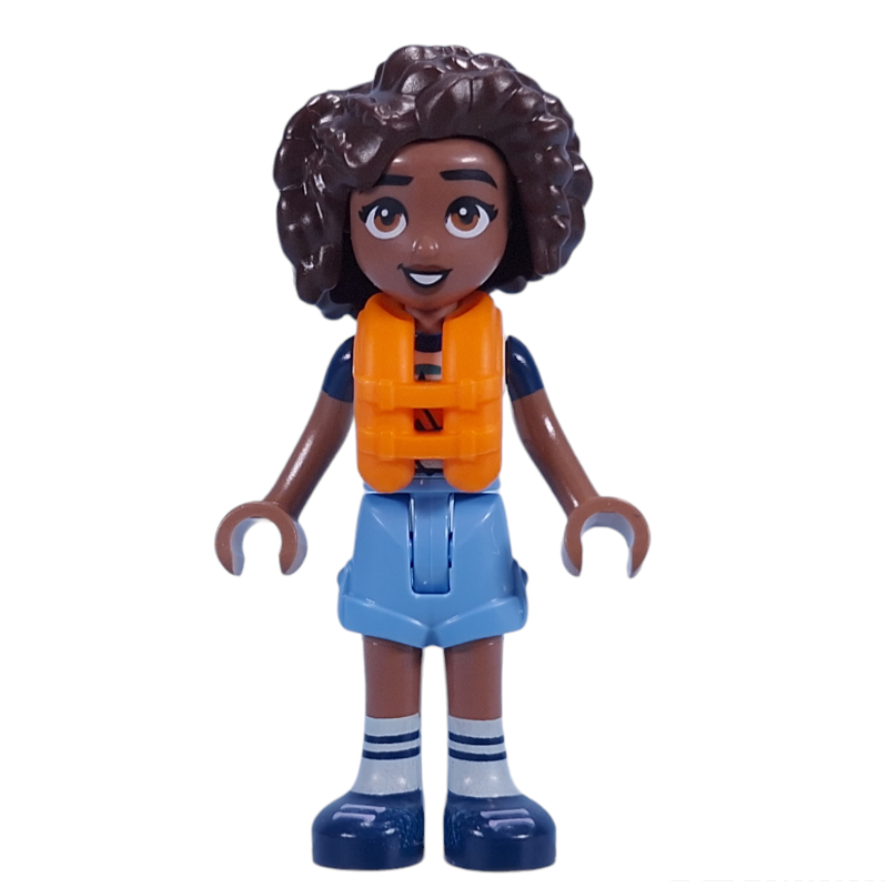 Aliya — camp d'aventure, short bleu clair vif, gilet de sauvetage (Aliya - Adventure Camp, Bright Light Blue Shorts, Life Vest)