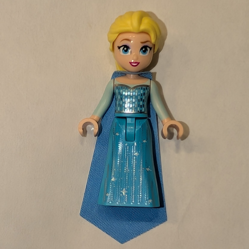 Elsa, robe azur moyen, cape, grands yeux (Elsa, Medium Azure Dress, Cape, Big Eyes)