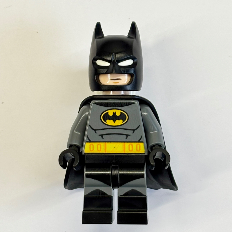 Batman, costume gris bleuté foncé, capot et cape noirs (Batman, Dark Bluish Grey Suit, Black Cowl and Cape)