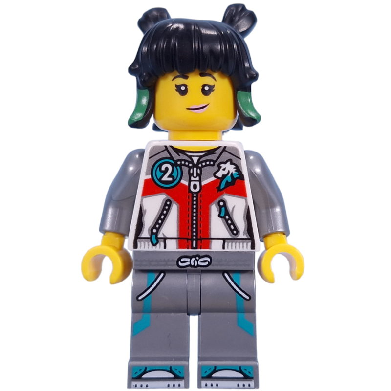 Mei, tenue blanche et argent mat (Mei, White and Flat Silver Suit)