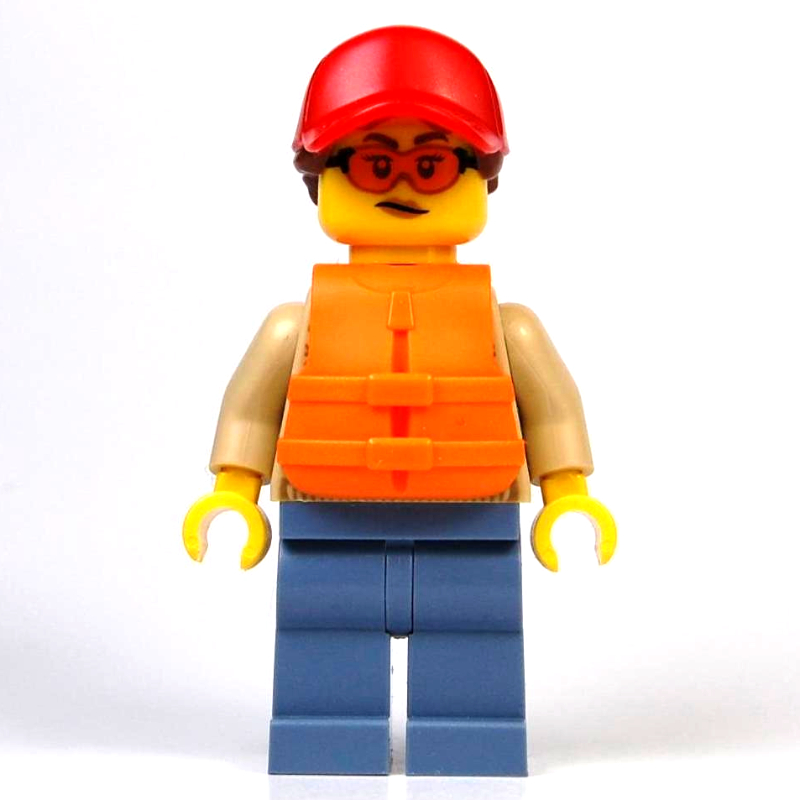 Torse beige, jambes bleu sable, lunettes de soleil, casquette rouge, gilet de sauvetage orange (Tan Torso, Sand Blue Legs, Sunglasses, Red Cap, Orange Life Vest)