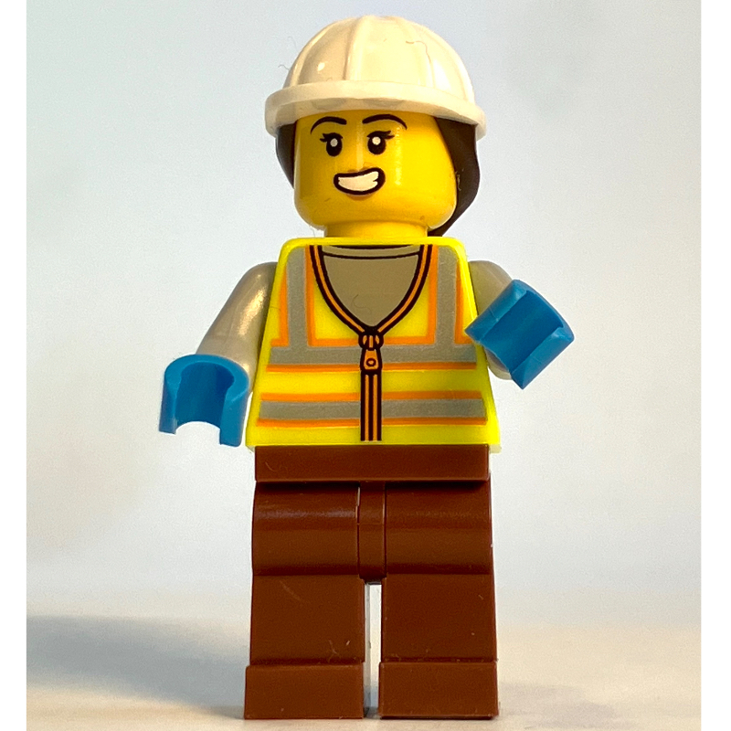 Travailleur portuaire, gilet de sécurité jaune vibrant, jambes brun rougeâtre, casque blanc avec queue de cheval, gilet de sauvetage orange (Harbor Worker, Vibrant Yellow Safety Vest, Reddish Brown Legs, White Helmet with Ponytail, Orange Life Vest)