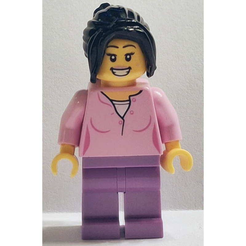 Chanteur, torse rose vif, jambes lavande moyen, cheveux noirs (Singer, Bright Pink Torso, Medium Lavender Legs, Black Hair)