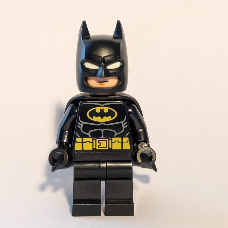 Batman, tenue noire, cagoule noire, cape en caoutchouc (Batman, Black Suit, Black Cowl, Rubber Cape)