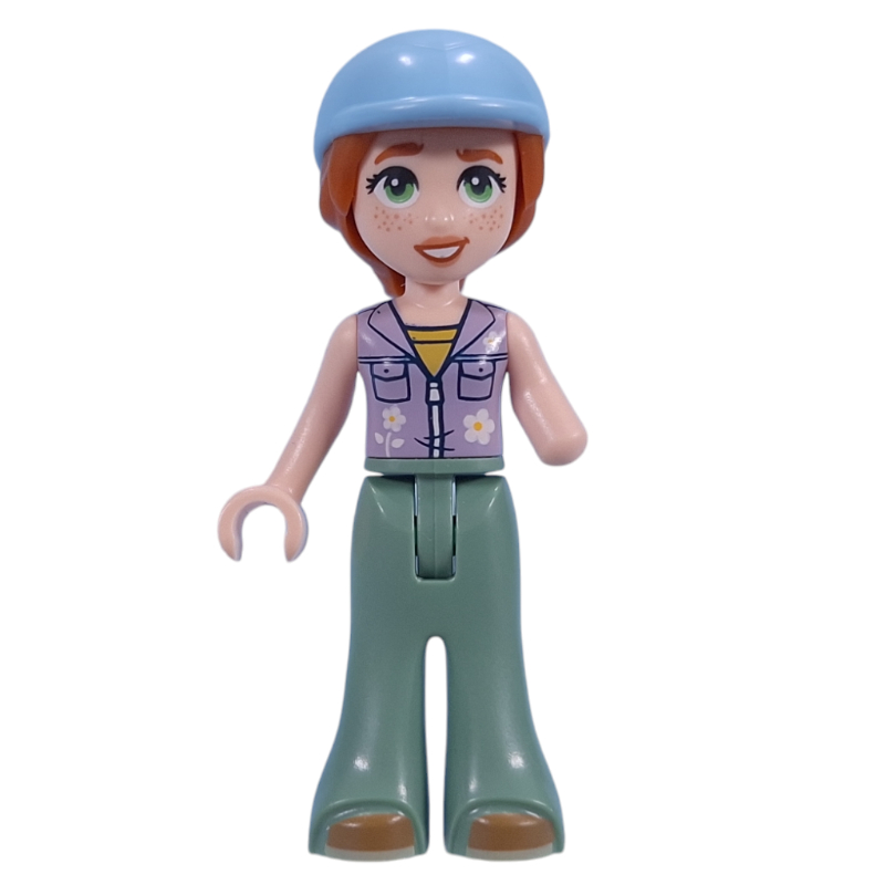 Autumn — haut lavande, pantalon vert sable, casque (Autumn - Lavender Top, Sand Green Pants, Helmet)