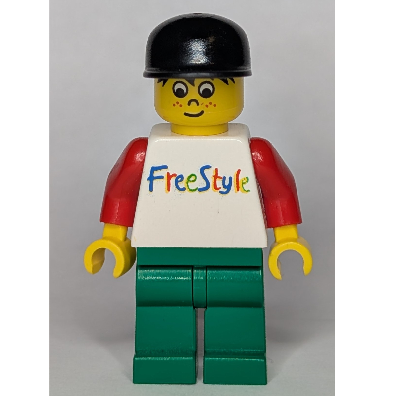 Torse blanc, freestyle, jambes vertes, casquette noire (White Torso, Freestyle, Green Legs, Black Cap)