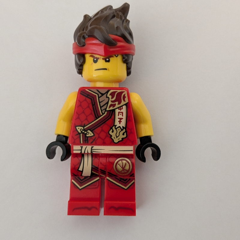Kai, robes rouges, épaulière (Kai, Red Robes, Shoulder Guard)