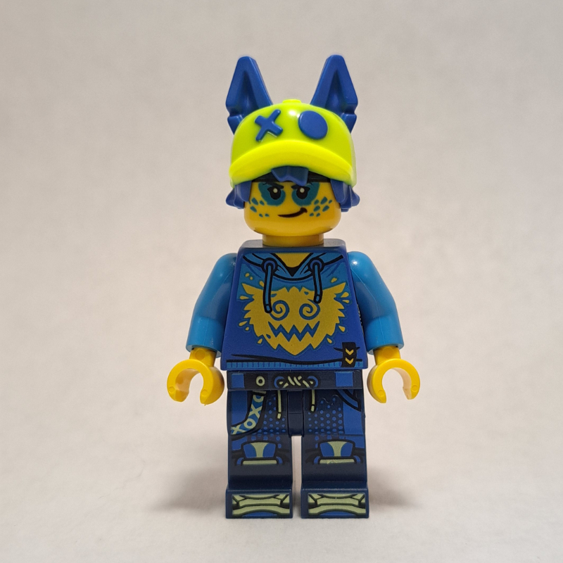 Logan, casquette jaune vif avec oreilles de chat (Logan, Vibrant Yellow Cap with Cat Ears)