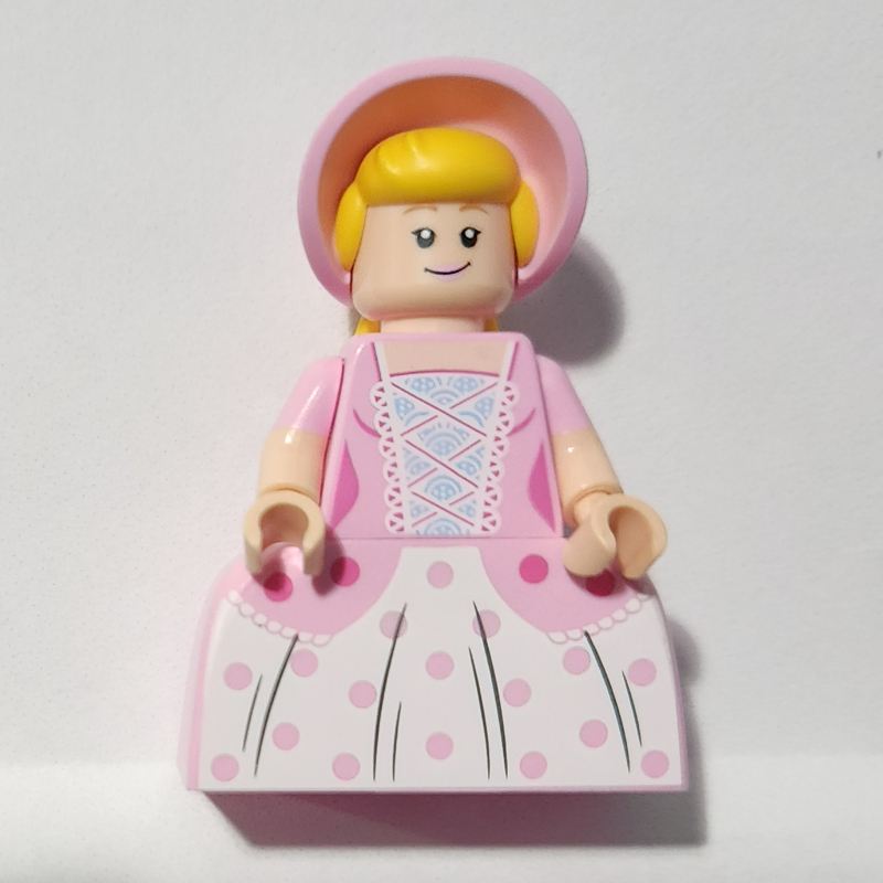 Bo Peep, grande robe rose vif (Bo Peep, Large Bright Pink Dress)