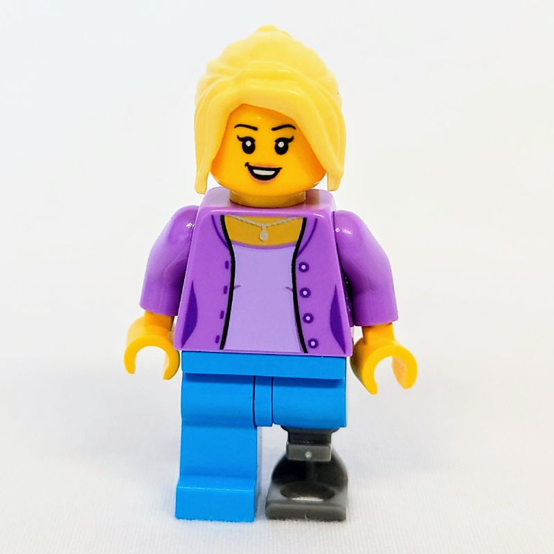 Torse lavande moyen, jambe azur foncé, jambe prothétique, cheveux jaune clair vif (Medium Lavender Torso, Dark Azure Leg, Prosthetic Leg, Bright Light Yellow Hair)
