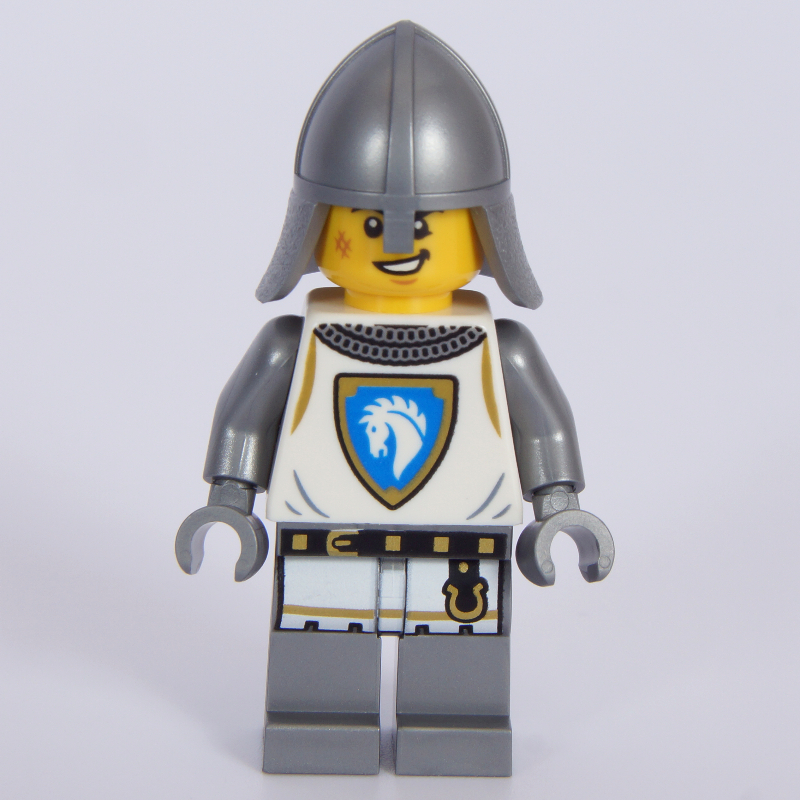 Chevalier, tunique blanche, casque (Knight, White Tunic, Helmet)
