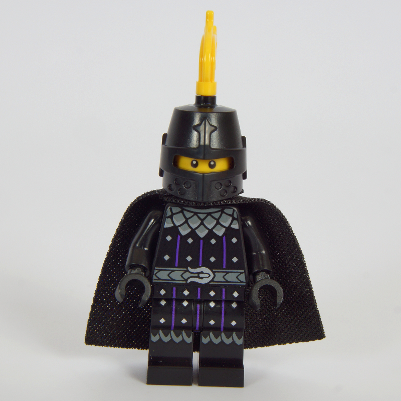 Chevalier noir, cape noire, casque avec plume jaune (Black Knight, Black Cape, Helmet with Yellow Plume)