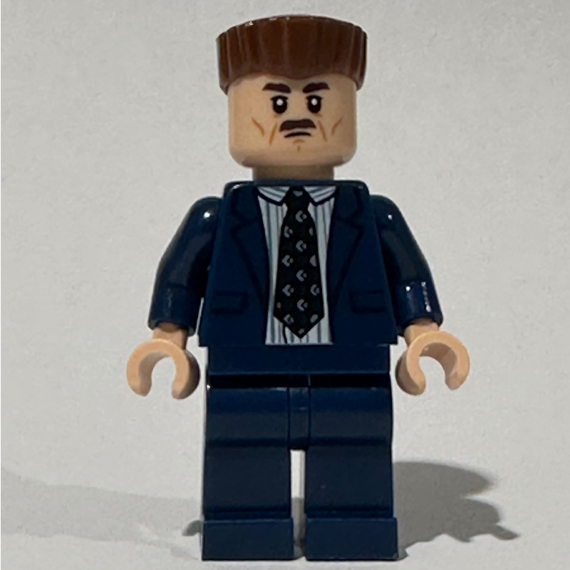 J. jonah jameson, tenue bleu foncé, cheveux brun rougeâtre (J. Jonah Jameson, Dark Blue Suit, Reddish Brown Hair)