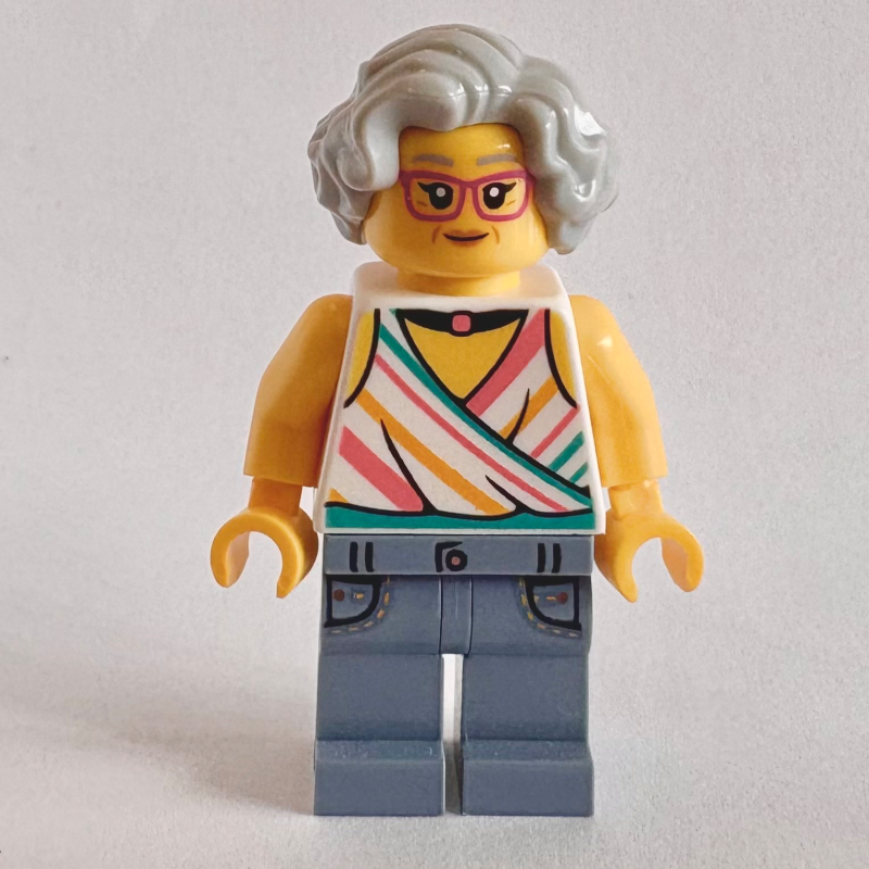 Femme, torse blanc, jambes bleu sable, cheveux gris bleuté clair (Woman, White Torso, Sand Blue Legs, Light Bluish Grey Hair)
