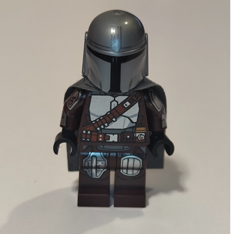 Le mandalorian / Din Djarin, tenue marron foncé avec cape, tête imprimée (The Mandalorian / Din Djarin, Dark Brown Outfit with Cape, Printed Head)