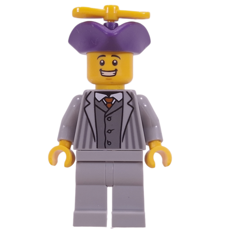 Costume gris bleuté clair, tricorne violet foncé (Light Bluish Grey Suit, Dark Purple Tricorn)