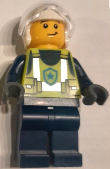 Officier de police, gilet de police jaune vibrant, casque blanc avec visière (Police Officer, Vibrant Yellow Police Vest, White Helmet with Visor)