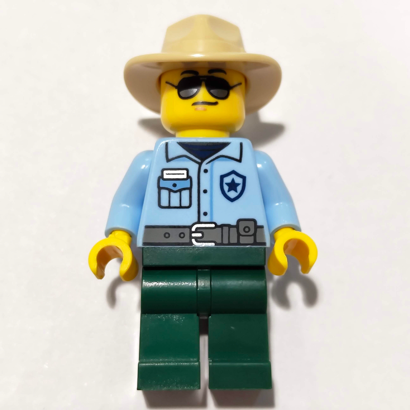 Ranger, torse bleu clair vif, jambes vert foncé, fedora, lunettes de soleil (Ranger, Bright Light Blue Torso, Dark Green Legs, Fedora, Sunglasses)