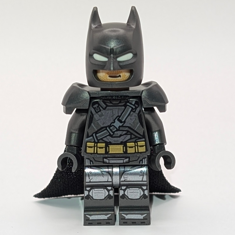 Batman, tenue titane nacré, cape noire (synderverse) (Batman, Pearl Titanium Suit, Black Cape (Synderverse))