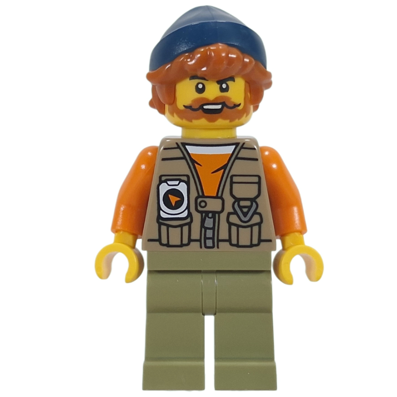 Pêcheur, gilet beige foncé, pattes vert olive, bonnet bleu foncé (Fisherman, Dark Tan Vest, Oive Green Legs, Dark Blue Beanie)