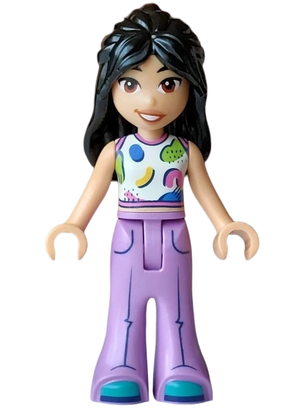 Liann, haut blanc, pantalon moyen lavande (Liann, White Top, Medium Lavender Pants)