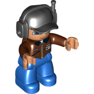 Visuel indicatif Rebrickable de Figurine Duplo avec casque et casquette noire, avec haut brun rougeâtre avec badge id imprimé, visage et mains de nougat, et jambes bleues (Duplo Figure with Headset and Cap Black, with Reddish Brown Top with ID Badge Print, Nougat Face and Hands, and Blue Legs)