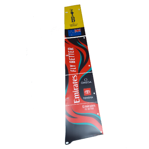 Visuel indicatif Rebrickable de Voile, triangulaire, noir avec '37th America's Cup Barcelona', 'Emirates FLY BETTER', 'OMEGA', 'TOYOTA', nouveau drapeau zélande et vagues turquoise rouge et foncé (Sail, Triangular, Black with '37th America's Cup Barcelona', 'Emirates FLY BETTER', 'OMEGA', 'TOYOTA', New Zealand Flag and Red and Dark Turquoise Waves Right Print)