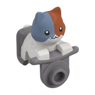 Tête de créature, chat blanc sur moto avec tête bleu sable/orange foncé (Creature Head, White Cat on Motor Cycle with Sand Blue/Dark Orange Head)