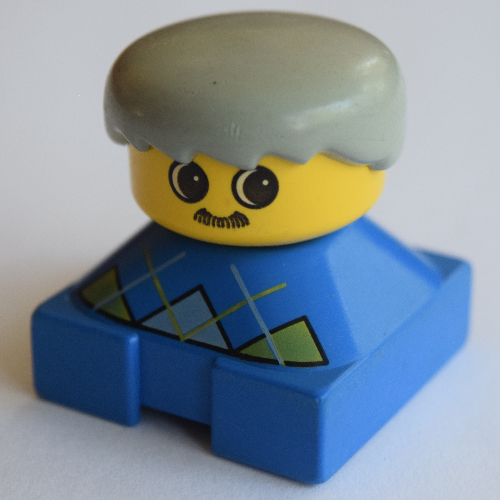 Visuel indicatif Rebrickable de Duplo 2 x 2 x 2 figurine brique, franges épineuses, cheveux gris clair, chandail Argyle jaune et gris, motif imprimé moustache (Duplo 2 x 2 x 2 Figure Brick, Spiky Bangs, Light Gray Hair, Yellow and Gray Argyle Sweater, Mustache Print)