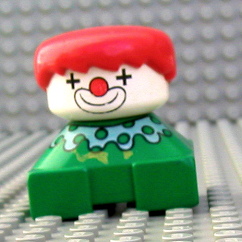 Visuel indicatif Rebrickable de Duplo 2 x 2 x 2 figurine brique, frange épineuse, cheveux roux, clown maquillage, col jaune avec des points motif imprimé (Duplo 2 x 2 x 2 Figure Brick, Spiky Bangs, Red Hair, Clown Make-up, Yellow Collar with Dots Print)