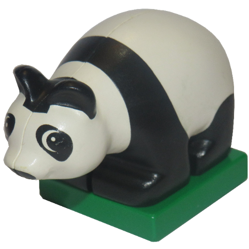 Visuel indicatif Rebrickable de Duplo Animal Panda, Cub, sur fond vert, avec yeux à gauche motif imprimé (Duplo Animal Panda, Cub, on Green Base, with Eyes Looking Left Print)