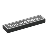 Visuel indicatif Rebrickable de Tuile 1 x 4 avec motif imprimé 'YOU ARE HERE' (Tile 1 x 4 with 'YOU ARE HERE' Print)