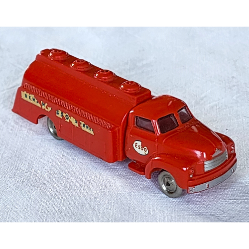 Visuel indicatif Rebrickable de Ho échelle bedford esso camion-citerne - indicateurs avant (HO Scale Bedford ESSO Tank Truck - Front Indicators)