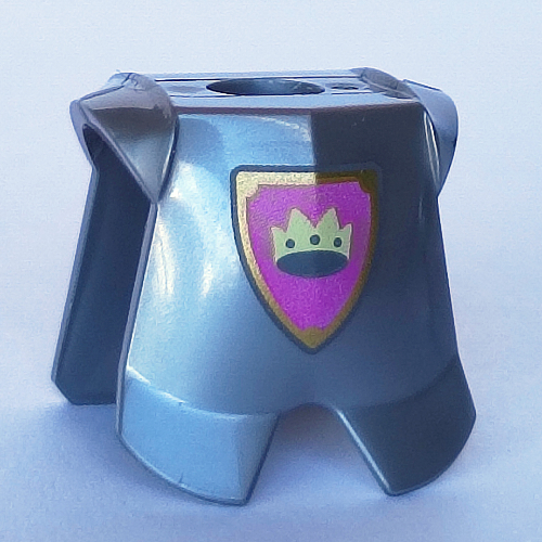Armure plastron minifigurine avec protection des jambes, couronne sur fond rose et motif imprimé bordure or (Minifig Neckwear Armor Breastplate with Leg Protection, Crown on Pink Background and Gold Border Print)