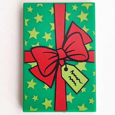 Visuel indicatif Rebrickable de Tuile 2 x 3 avec des étoiles vertes brillantes, ruban rouge avec arc (cadeau) motif imprimé (Tile 2 x 3 with Bright Green Stars, Red Ribbon with Bow (Gift) Print)