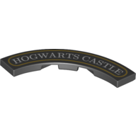 Visuel indicatif Rebrickable de Tuile 4 x 4 courbes, Macaroni avec motif imprimé 'Hogwarts Castle' (Tile 4 x 4 Curved, Macaroni with 'Hogwarts Castle' Print)