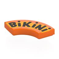 Visuel indicatif Rebrickable de Tuile 2 x 2 incurvée, macaroni avec motif imprimé noir 'BiKiNi', bande orange clair vif (Tile 2 x 2 Curved, Macaroni with Black 'BiKiNi', Bright Light Orange Band Print)
