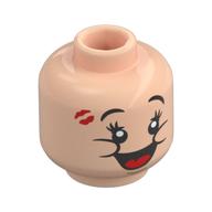 Tête de minifigurine Dopey, Sourcils noirs, Cils, Grand sourire/sourire bouche ouverte, Imprimé baiser rouge (Minifig Head Dopey, Black Eyebrows, Eyelashes, Big Smile/Open Mouth Smile, Red Kiss Inprint)