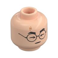 Tête de minifigurine Harry Potter, cicatrice, sourcils épais, lunettes, yeux fermés, bouche ouverte heureuse (Minifig Head Harry Potter, Scar, Thick Eyebrows, Glasses, Closed Eyes, Happy Open Mouth)