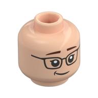 Tête de minifigurine Margo, sourcils brun rougeâtre, lunettes noires, sourire lopsed / bouche ouverte surprise (Minifig Head Margo, Reddish Brown Eyebrows, Black Glasses, Lopsided Smile/Open Mouth Surprised)