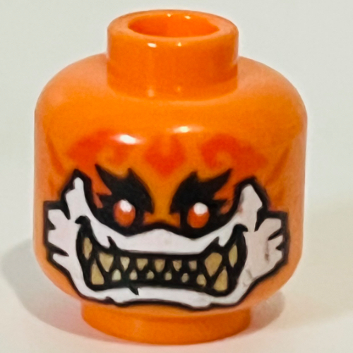 Rox tête minifigurine, sourcils épais noirs, yeux orange, grande bouche blanche, beige dents pointues, en colère (Minifig Head Rox, Thick Black Eyebrows, Orange Eyes, Big White Mouth, Tan Sharp Teeth, Angry)