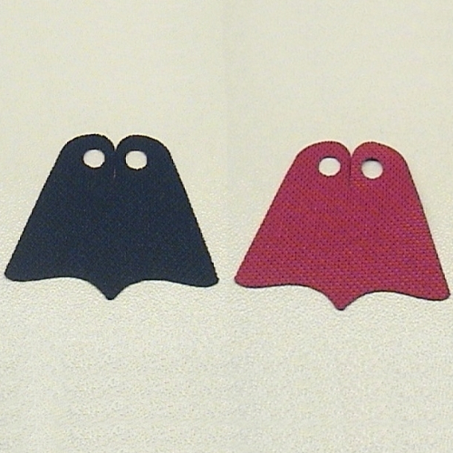 Cape de cou, festonné avec point central, 2 trous, dos bleu foncé (Neckwear Cape, Scalloped with Center Point, 2 Holes, Dark Blue Back)