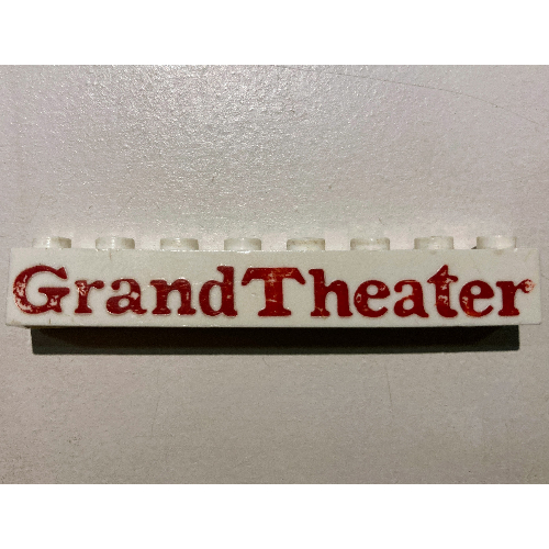 Visuel indicatif Rebrickable de Brique 1 x 8 avec motif imprimé rouge gras 'Grand Theater' (Brick 1 x 8 with 'Grand Theater' Bold Red Print)