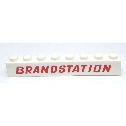 Visuel indicatif Rebrickable de Brique 1 x 8 avec motif imprimé rouge 'BRANDSTATION' (Brick 1 x 8 with 'BRANDSTATION' Red Print)
